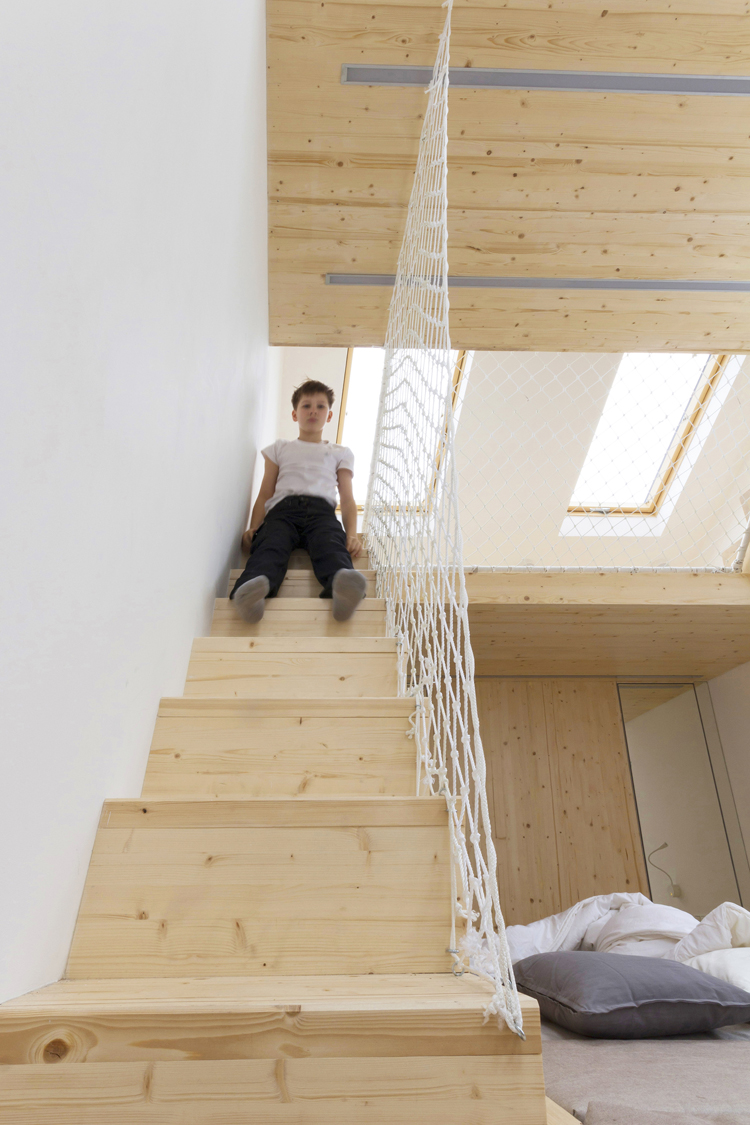 Ruetemple Adds Playhouse Within A Bedroom In Moscow Summer House Urdesignmag