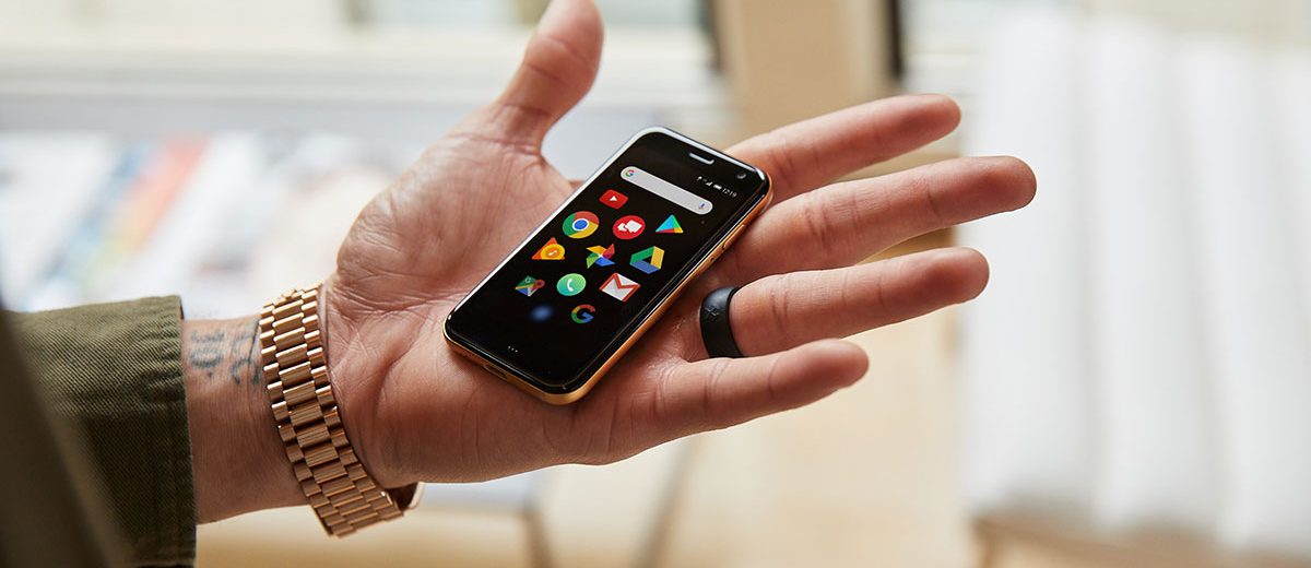 Palm Unveils Credit Card Sized Smartphone Urdesignmag