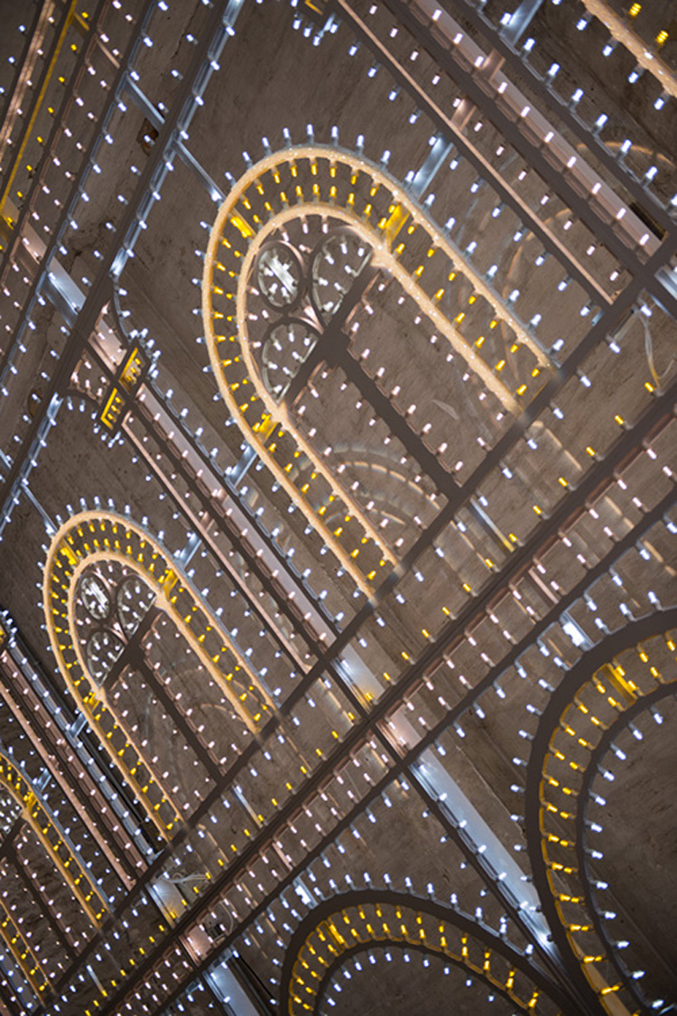 5-luminaire-light-installation-by-swarovski-rem-koolhass-at-venice-architecture-biennale-2014