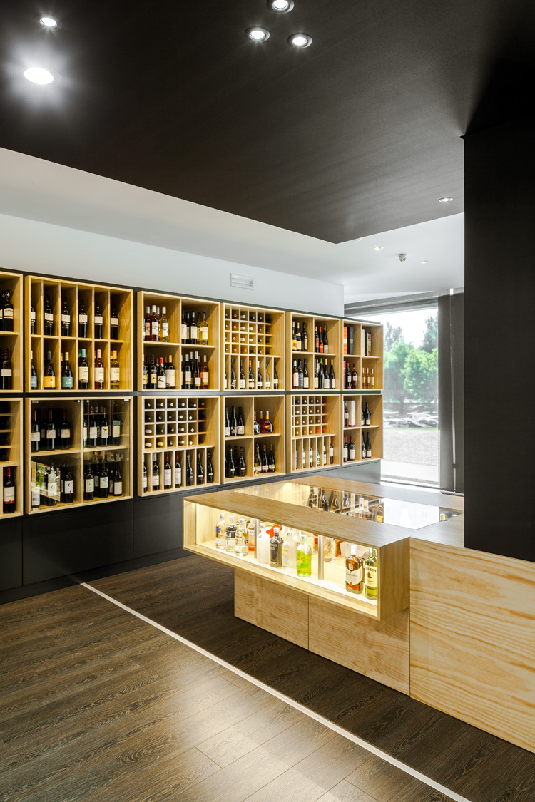 7-bottles-congress-wine-and-spirits-store-in-braga-by-tiago-do-vale-arquitectos
