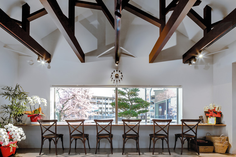 3-mirrors-cafe-in-gifu-by-bandesign