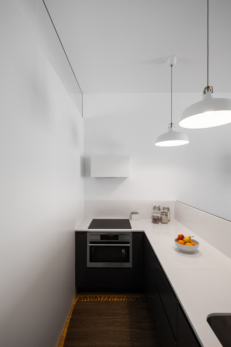 6-filipe-melo-oliveira-refurbishes-tiny-46-sqm-apartment-in-lisbon