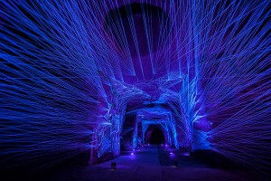 4-immersive-uv-illuminated-installation-by-julien-salaud