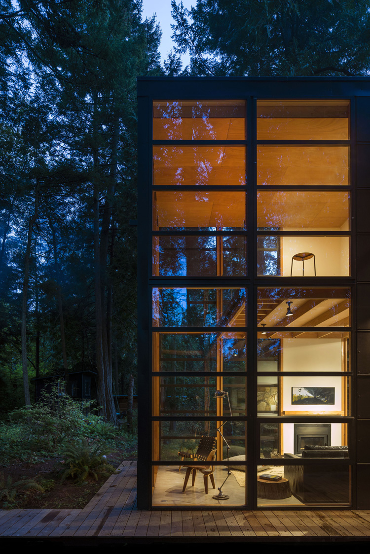 4-lightbox-home-studio-by-bohlin-cywinski-jackson