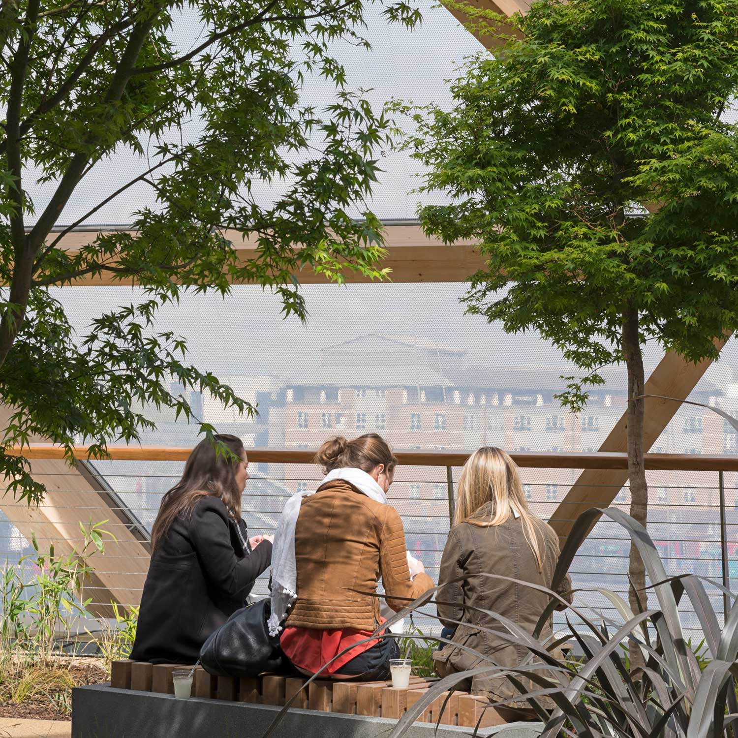 Foster's Crossrail Place Retail and Roof Garden  opens at Canary Wharf