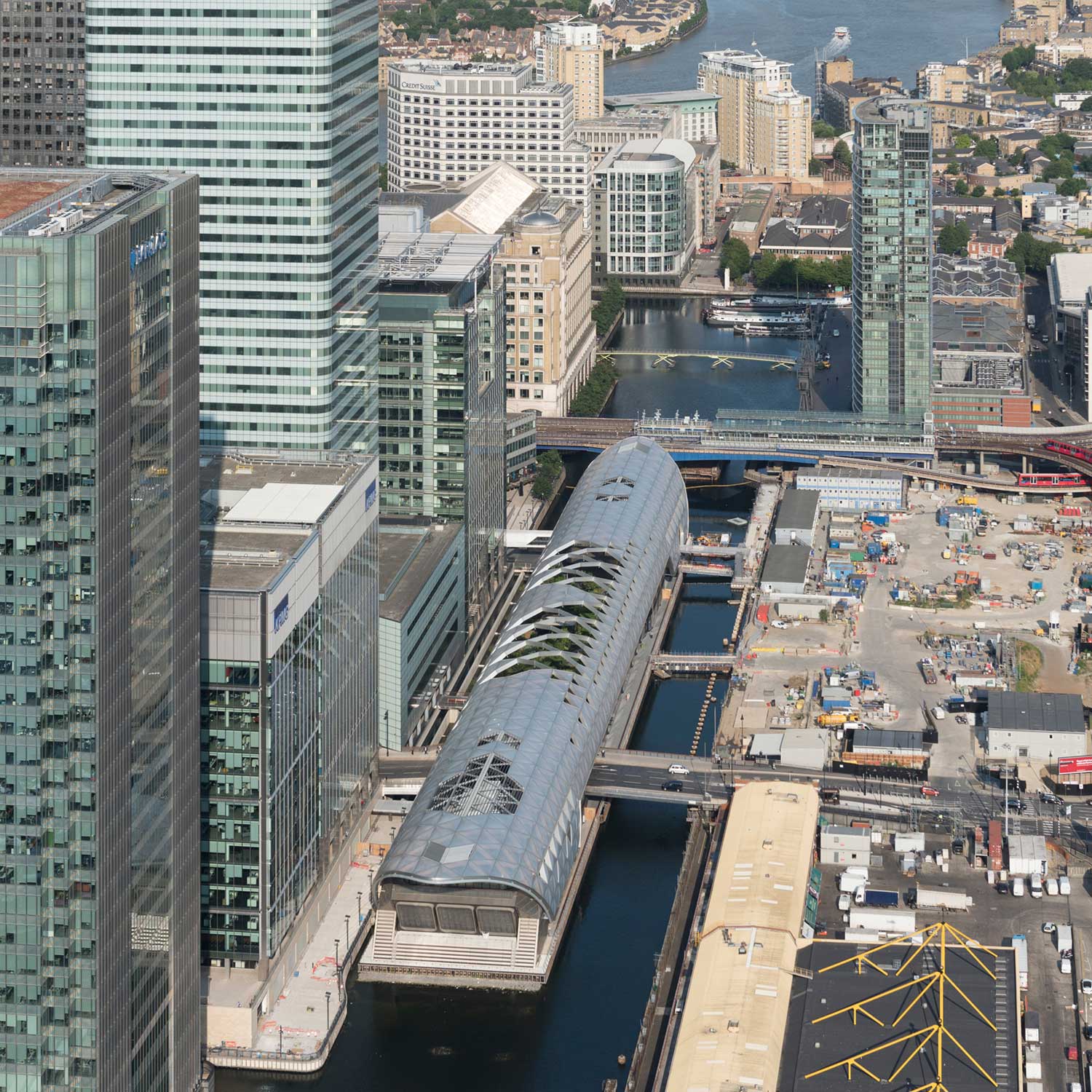 Foster's Crossrail Place Retail and Roof Garden  opens at Canary Wharf
