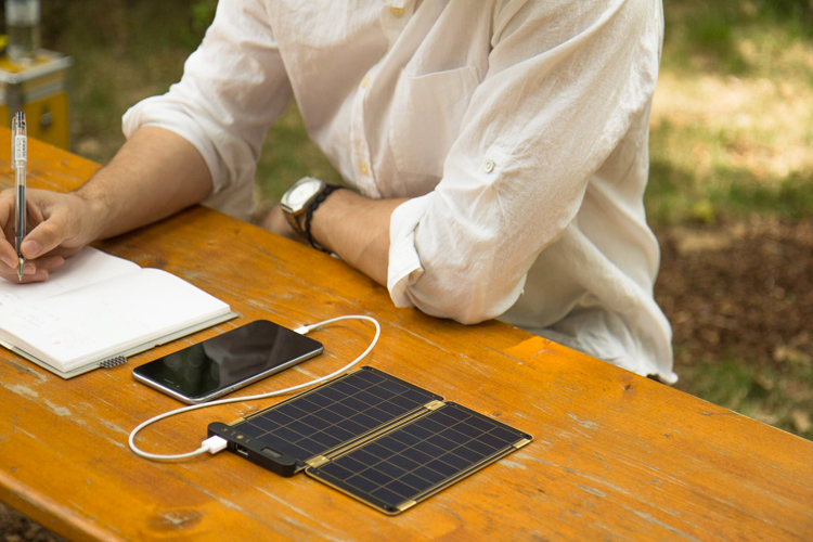 yolk-solar-paper-the-worlds-thinnest-and-lightest-solar-charger-4