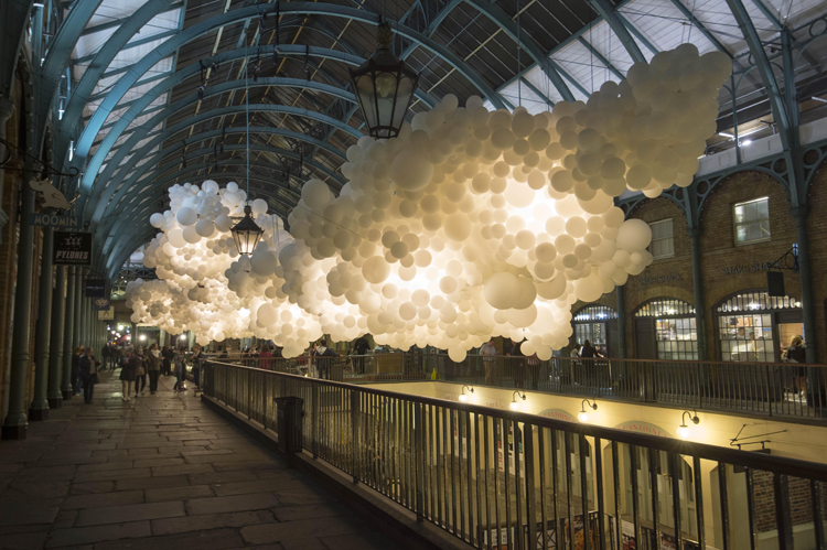 charles-petillon-fills-londons-covent-garden-with-100000-balloons-6
