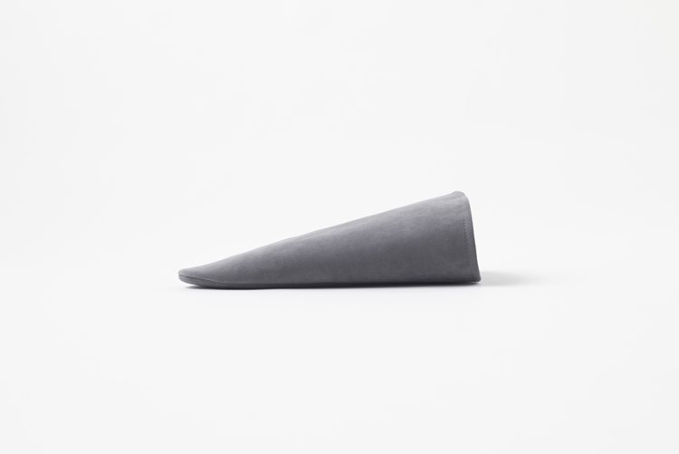 nendo-designs-triangle-roomshoes-2