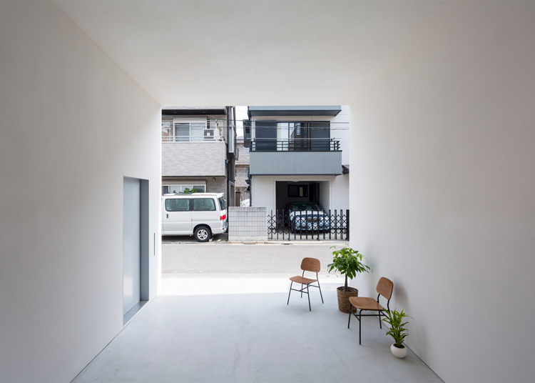 little-house-with-a-big-terrace-in-tokyo-by-takuro-yamamoto-14