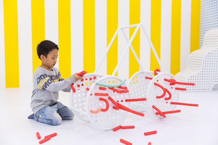 mathery-studio-designs-interactive-foam-filled-space-for-kids-13