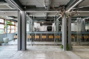 salt-turns-a-warehouse-into-stock-shared-office-in-tokyo-10