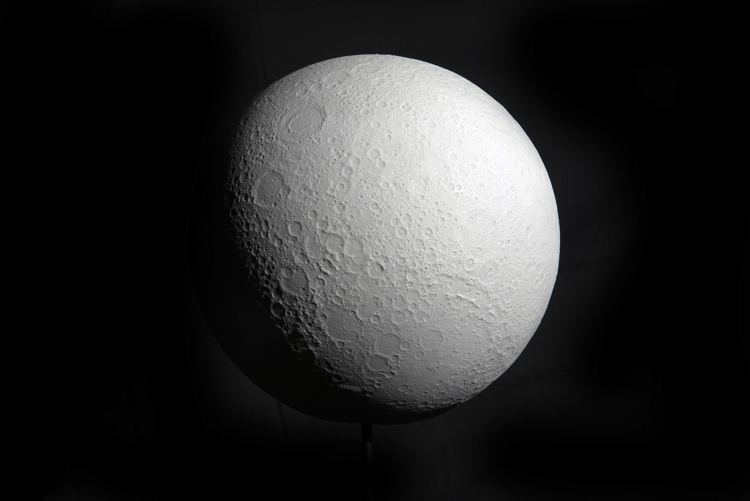 accurate-3d-printed-lunar-globe-by-oscar-lhermitte-11