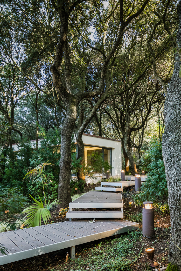 the-house-in-the-woods-by-officina29-architetti-photo-by-Joao-Morgado-2