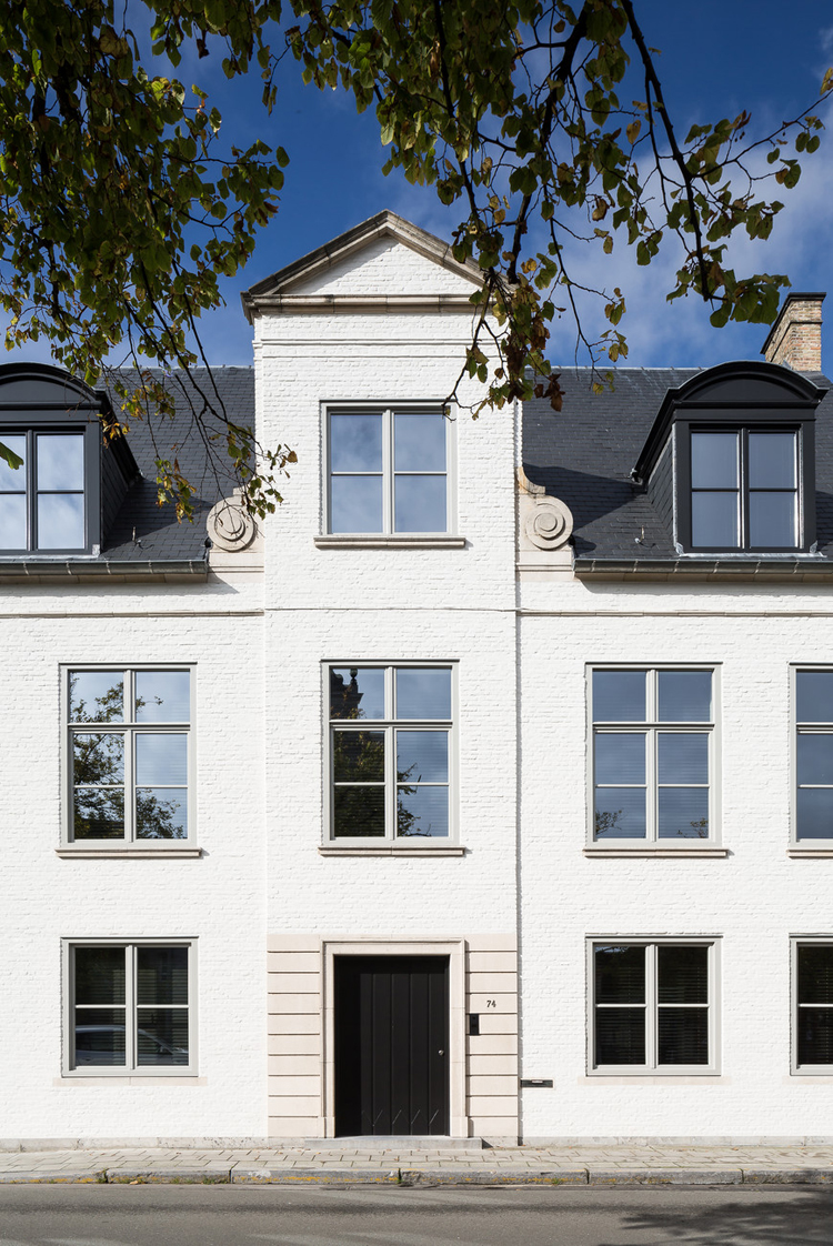 juma-architects-refurbishes-old-town-house-bruges-photo-by-cafeine-9
