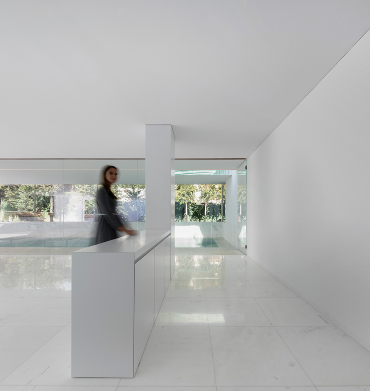 house-between-the-pine-forest-fran-silvestre-arquitectos-12