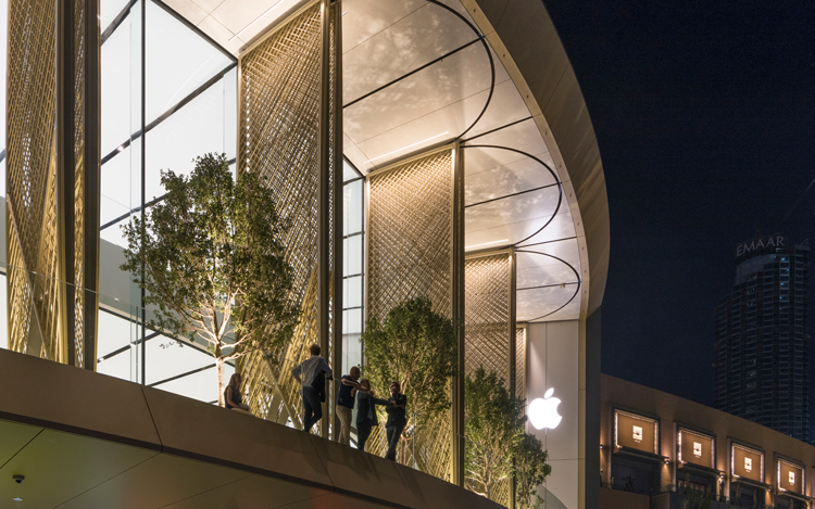 A Look Inside New Apple Store at Dubai Mall