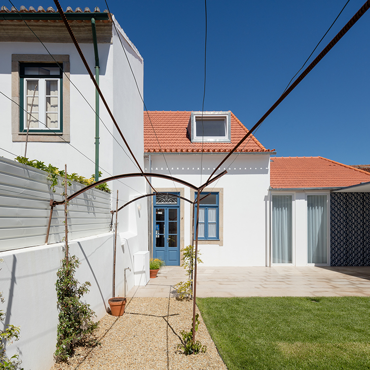 Nelson Resende Refurbishes Old House In Ovar, Portugal