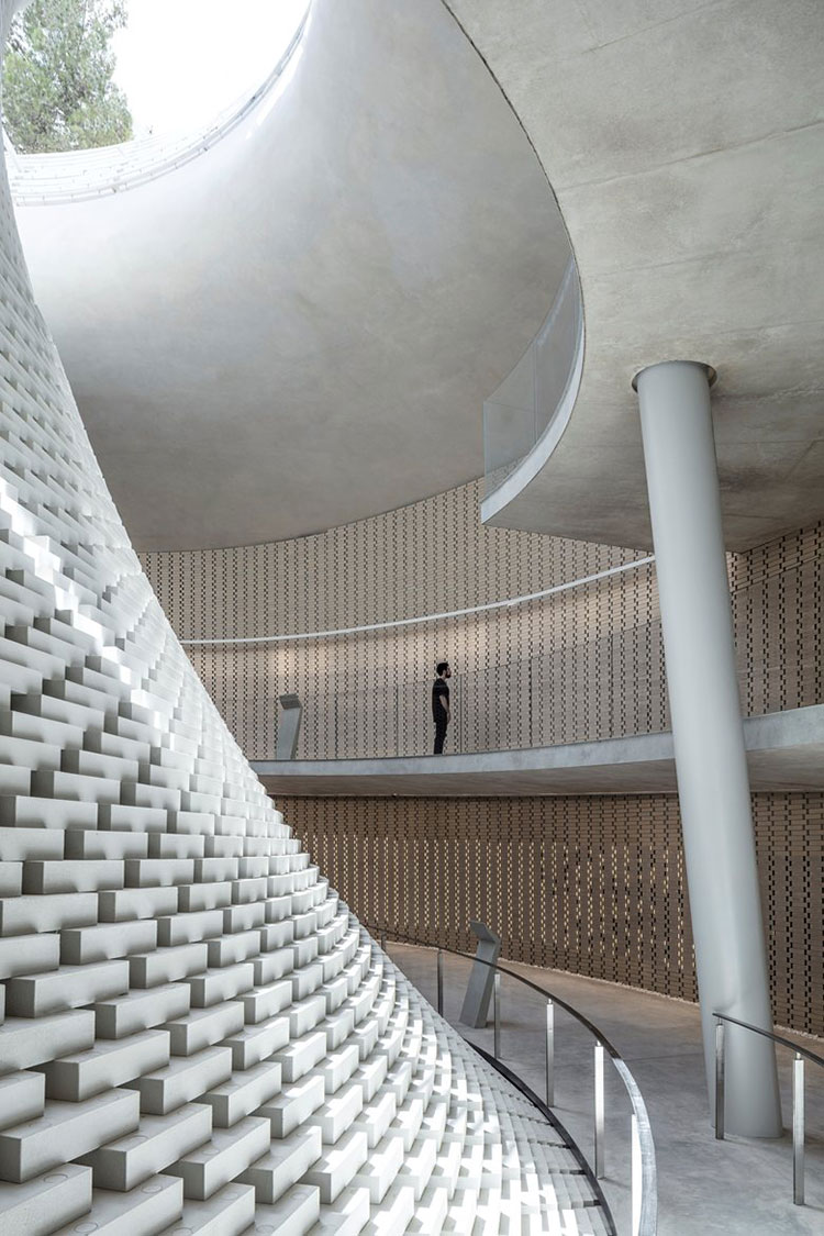 Kimmel Eshkolot Architects Completes Mount Herzl Memorial in Israel