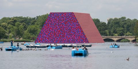 The London Mastaba: Christo Unveils Floating Sculpture Made From 7,506 Stacked Barrels in London’s Hyde Park
