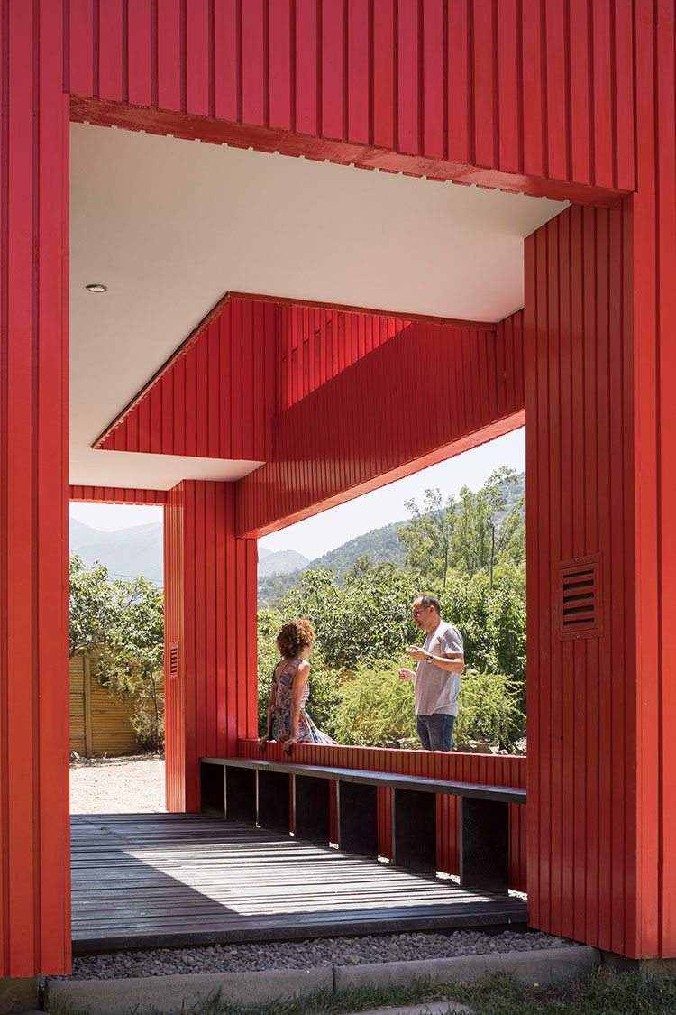 Casa La Roja by Felipe Assadi Arquitectos, San José de Maipo, Chile