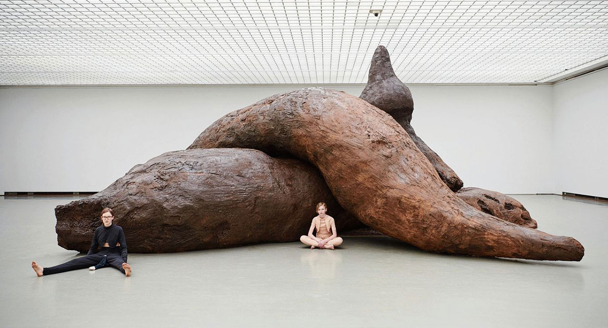 Gelatin Installs Giant Poop Sculptures At Museum Bojimans