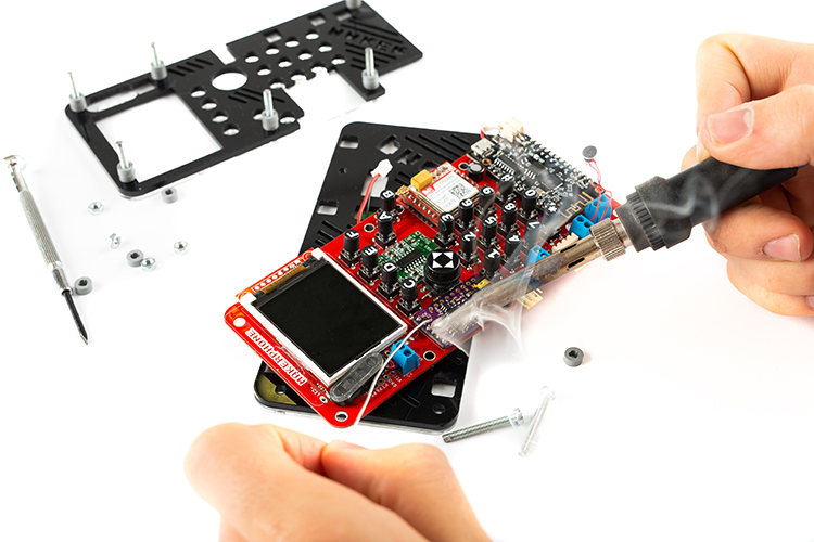 MAKERphone DIY Kit Lets You Build Your Own Smartphone