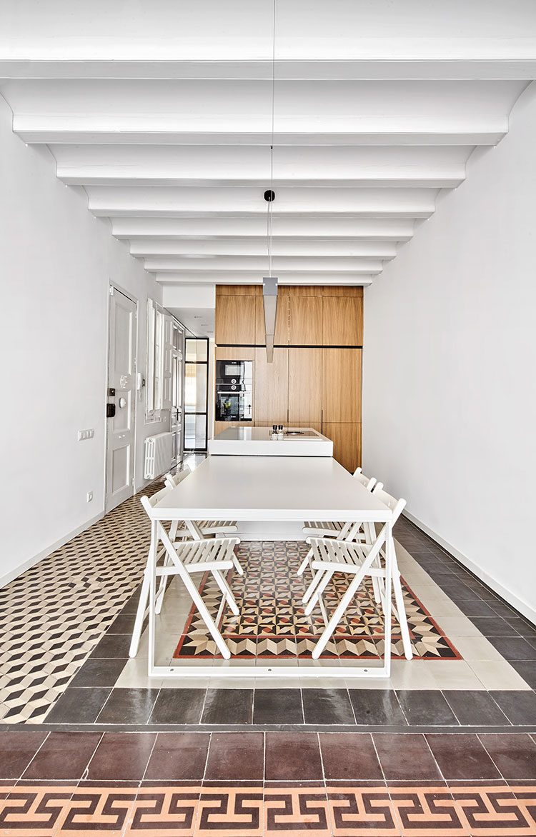 Apartment in Gracia / Kahane Architects + Maria Alarcón 