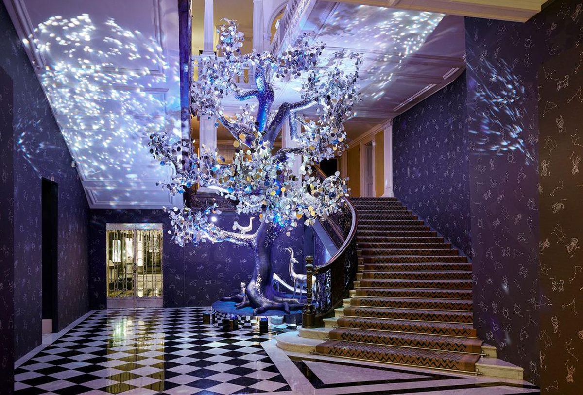 How to Use the Claridge's Hotel Christmas Tree Design as Inspiration forYour Own Christmas Décor