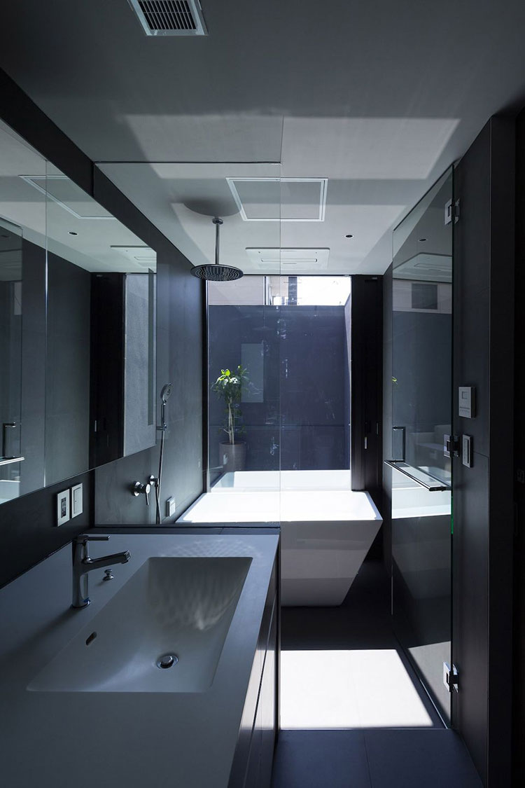 Cover House, Tokyo, Japan / Apollo Architects & Associates