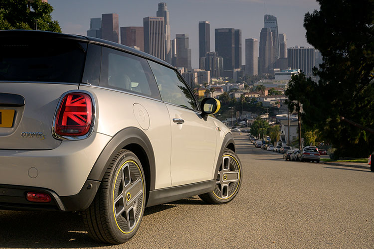 BMW Group Shows Off First Fully-Electric MINI Cooper SE