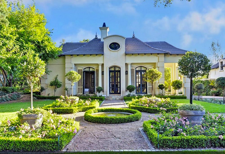 Five of the Most Incredible Front Yards