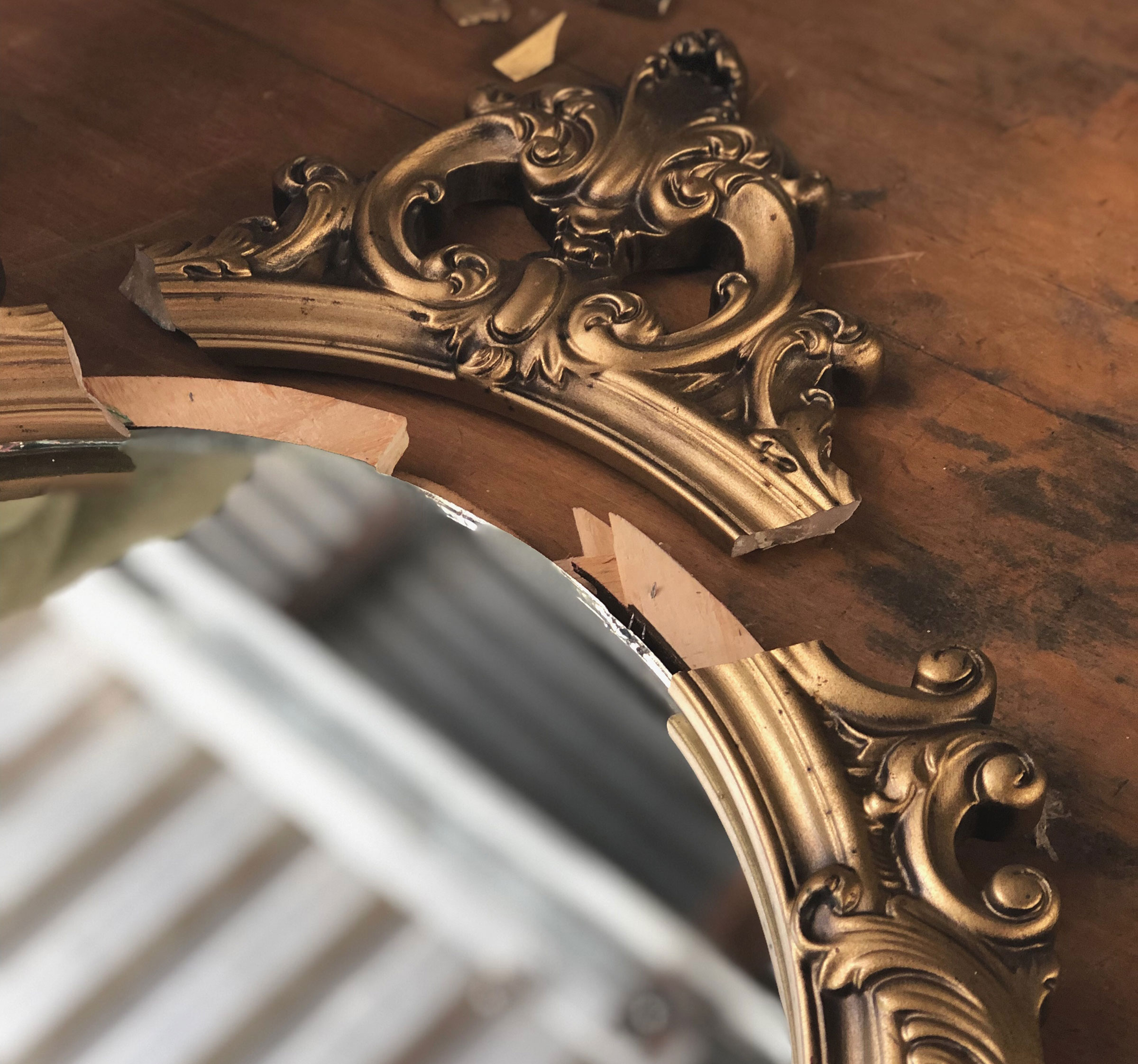 Simple DIYs to Remove Scratches from Antique Mirrors