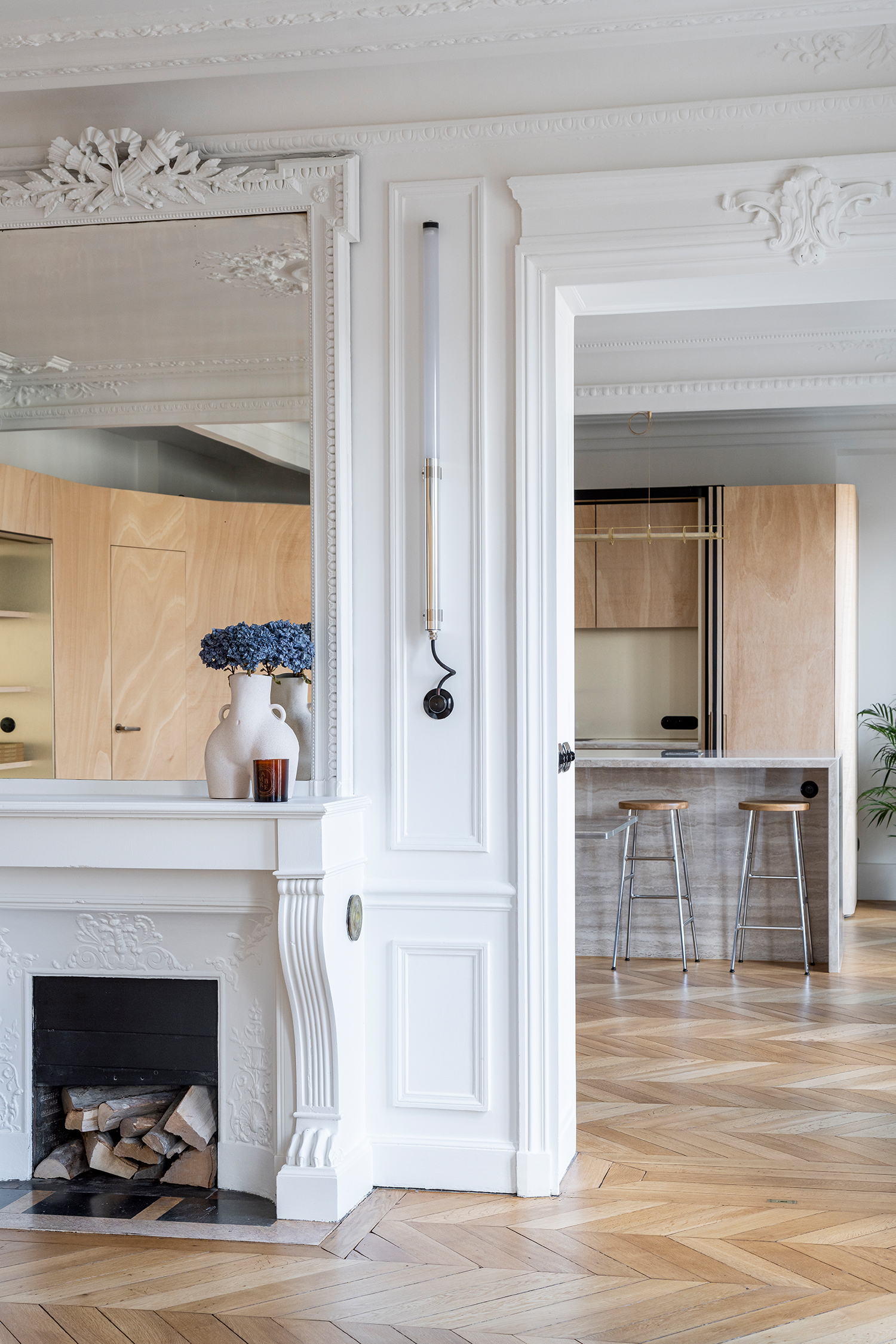 Wood Ribbon In Paris Apartment, France / Toledano + Architects