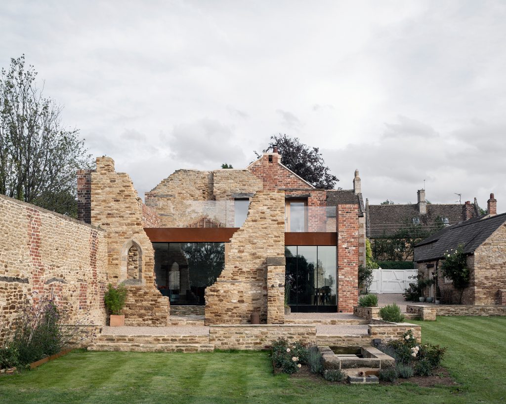 The Parchment Works House, Northamptonshire, UK / Will Gamble Architects