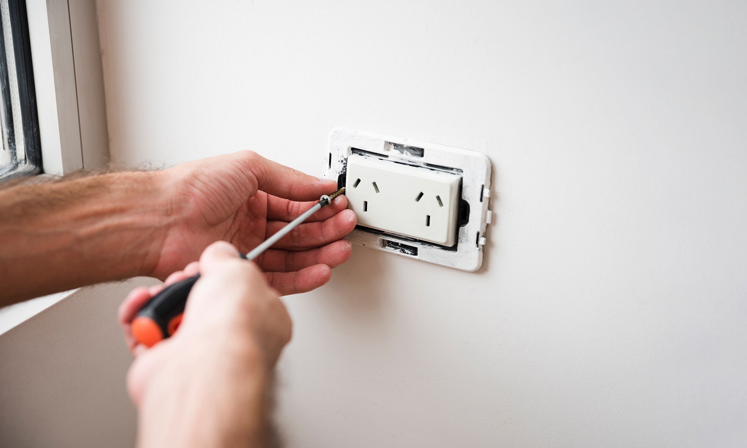 6 Qualities to Look for When Hiring Electricians