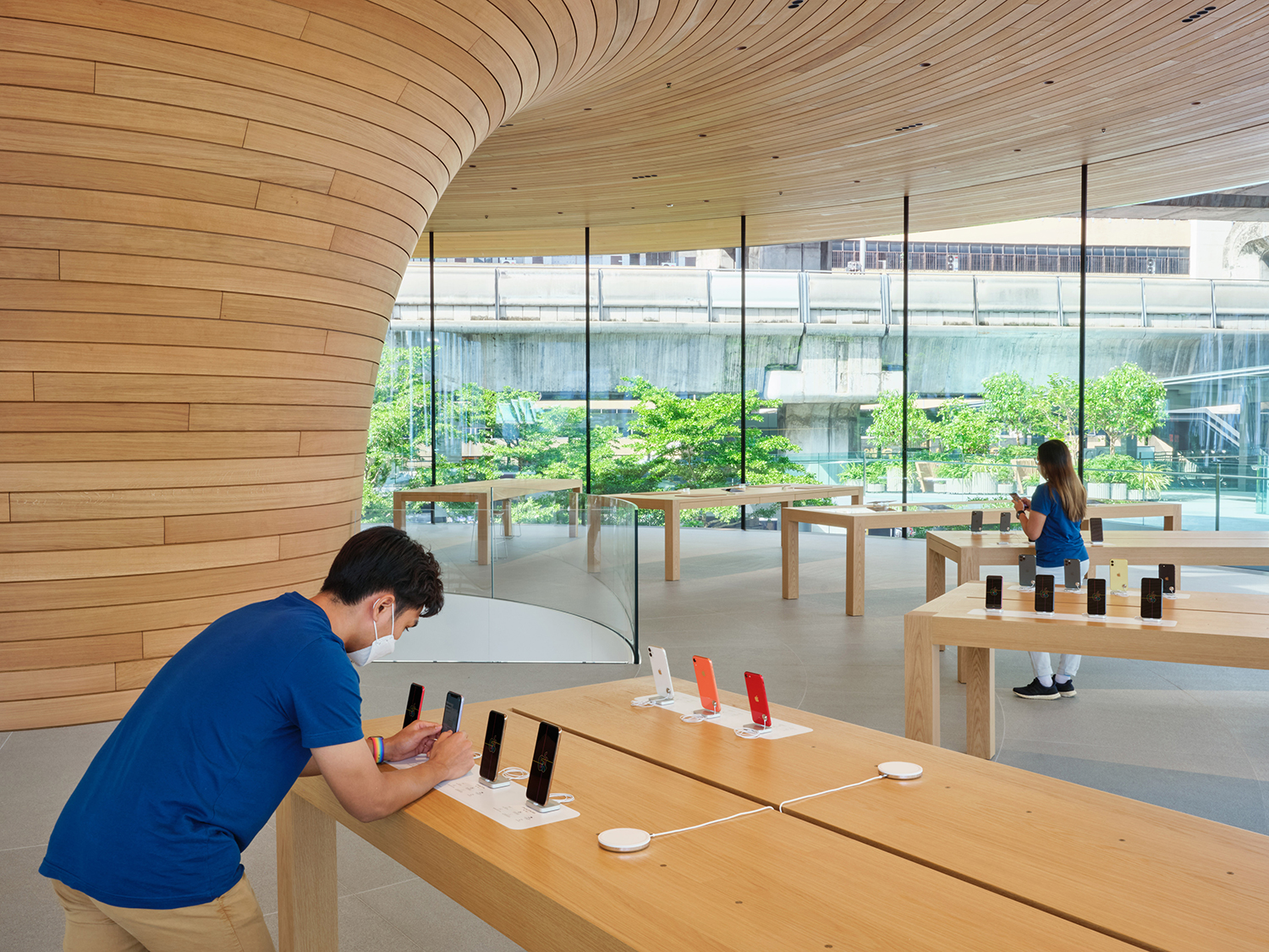 Apple Central World, Bangkok, Thailand / Foster + Partners