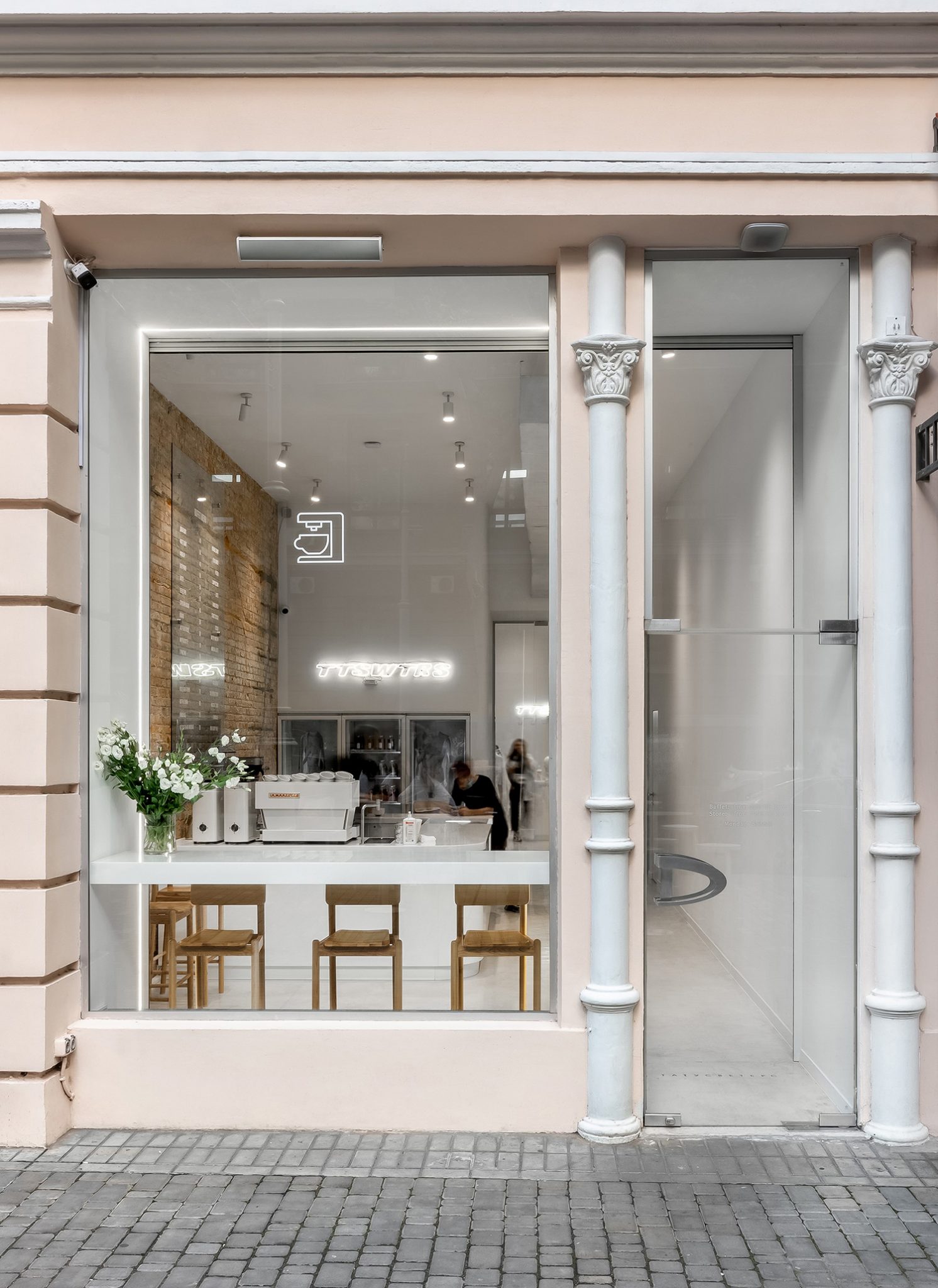 TTSWTRS showroom and coffee shop, Odesa, Ukraine / Aisel architects