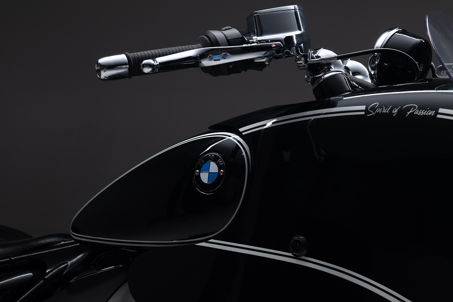 BMW Motorrad Unveils New R 18 by Kingston Custom