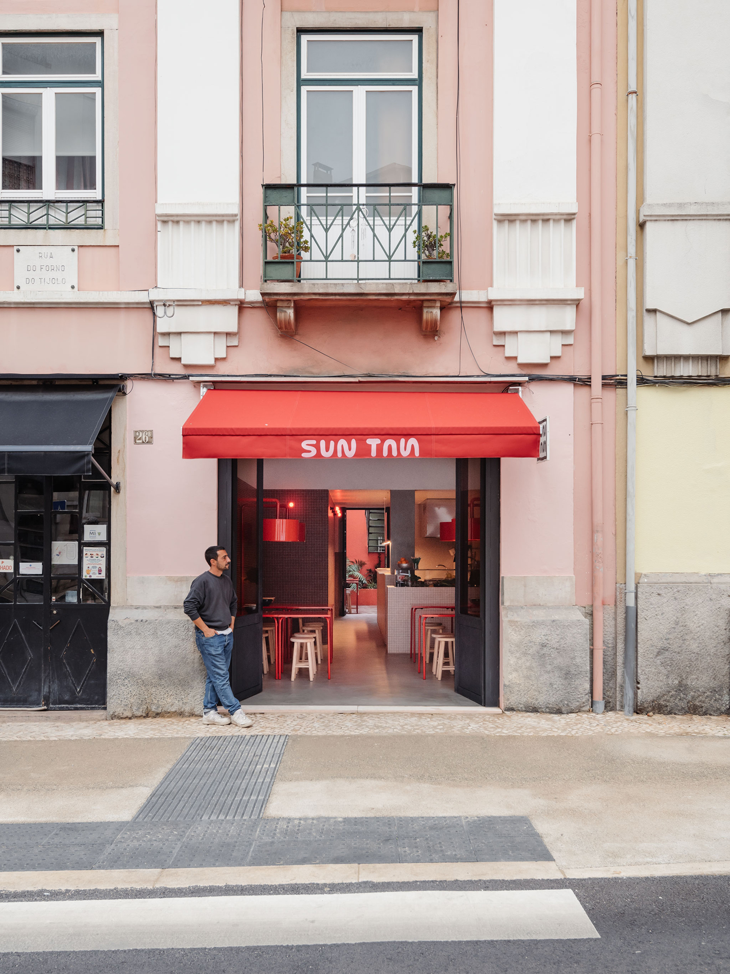 Sun Tan Noodle Soup Restarunat, Lisbon, Portugla / DC.AC + Mariana Peralta