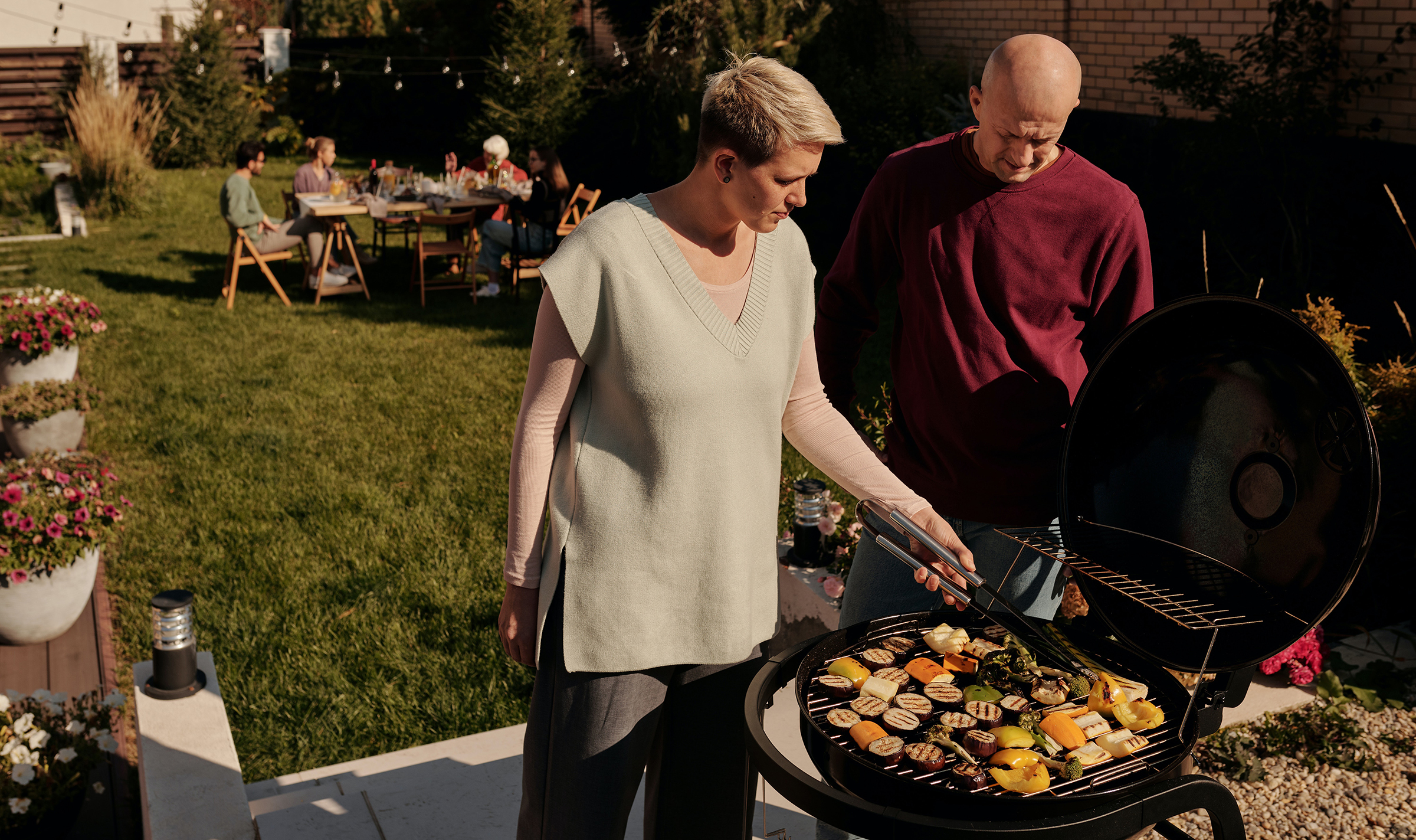 How to Throw a Backyard Barbecue Party Your Guests Will Never Forget