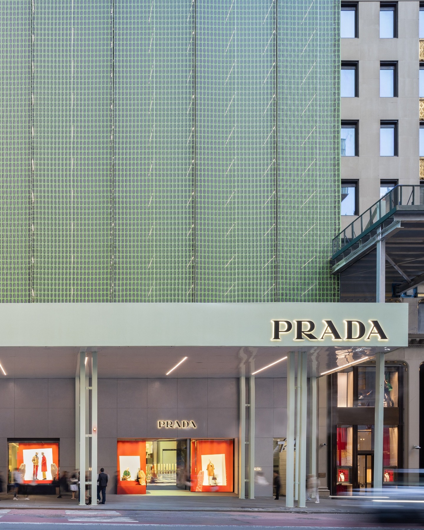 Experience the "alchemy of the moiré" on Fifth Avenue. Prada and 2×4 have enveloped the brand’s New York flagship in a seafoam-green installation that breathes with the city. Using a lightweight, fiber-based paper typically reserved for the theater, the facade generates a rippling optical effect that shifts between a solid monolithic block and a translucent veil.

As night falls, internal lighting transforms the standard pipe scaffolding into a glowing urban lantern, creating a stark, vibrant contrast against the Manhattan sky. It is a masterclass in leveraging the humble materials of the street—steel and paper—to create an ethereal, ephemeral landmark.

via #urdesignmag 
designers @PRADA and @2x4design 
images @bridgitbeyer 

#PradaGreen #2x4Studio #FifthAvenue #UrbanDesign #MoireEffect #NYCPublicArt #ExperimentalArchitecture #RetailDesign #Prada #NewYorkCity #SpatialDesign #ArchitecturalLighting