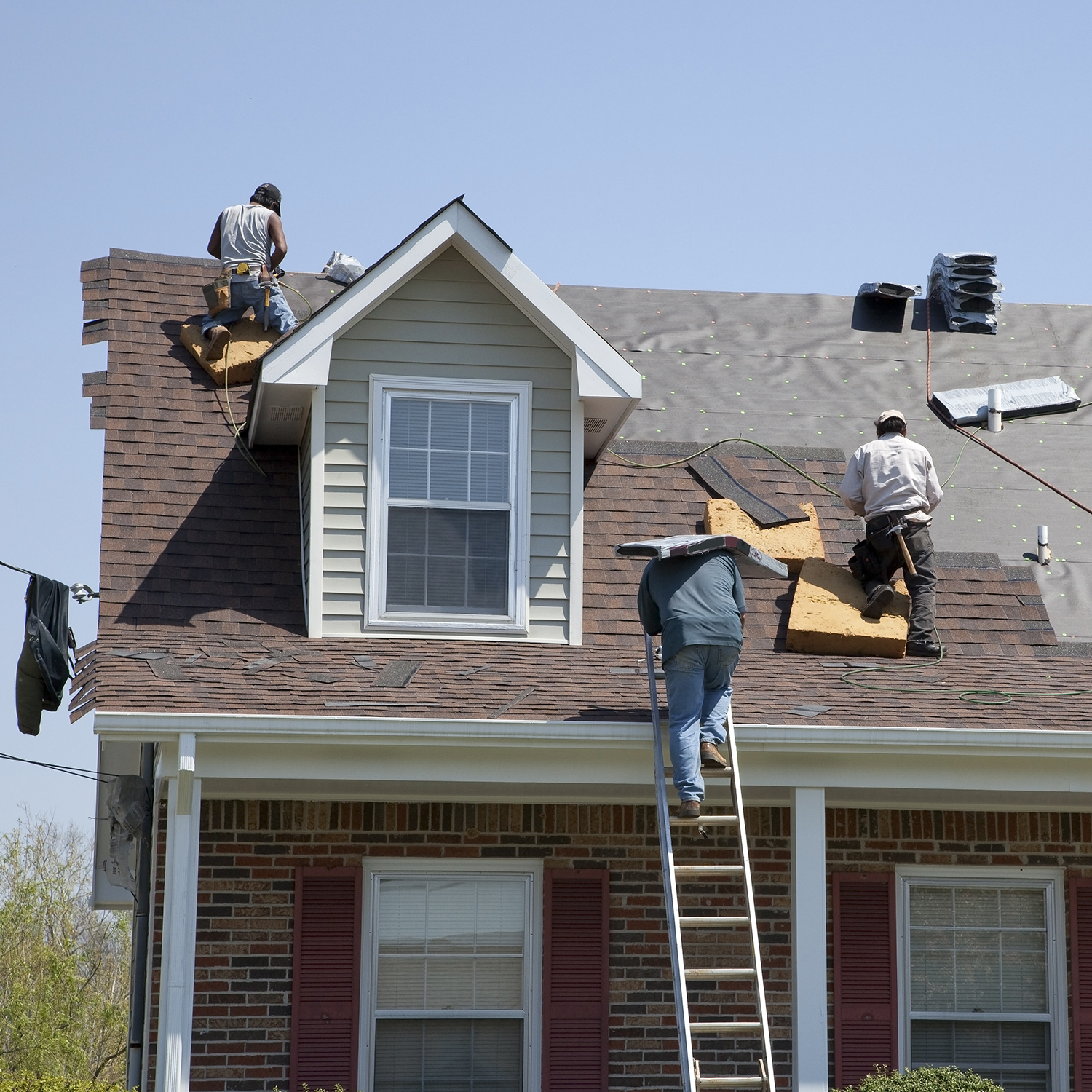 7 Things To Consider When Hiring A Roofing Contractor