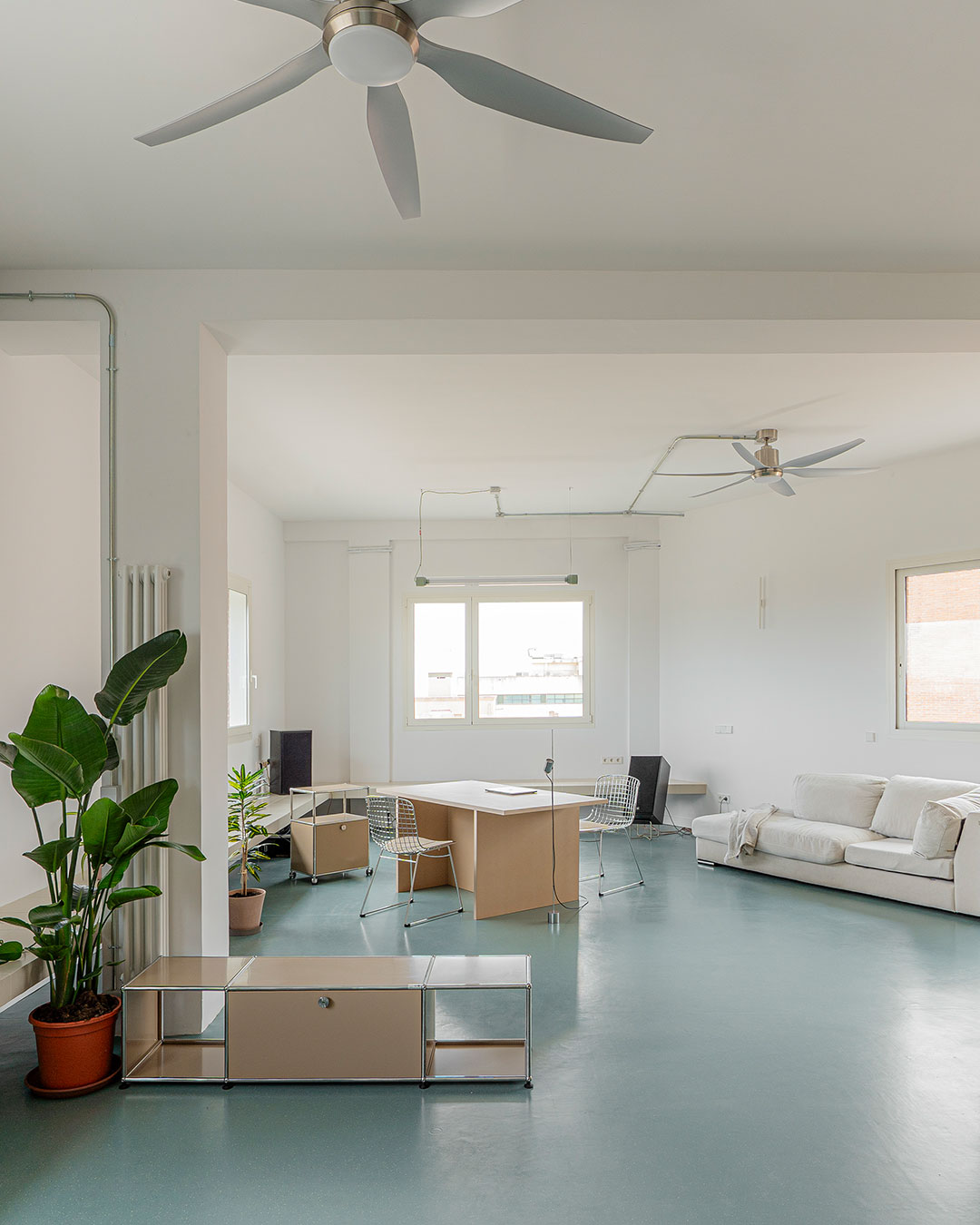 A central volume in unlacquered MDF is the only thing separating work from home in this fourth-floor Madrid apartment. ALE ESTUDIO built it to organize the space without ever fully dividing it, so the two programs share the same rooms instead of claiming separate ones. The brief began as a workspace for a young professional client in Carabanchel, one of Madrid's fastest-changing districts, and grew into daily living almost by necessity. Large windows along most of the façades, rare for a fourth floor here, flood the trapezoidal plan with light that shifts the space's reading hour by hour. ALE ESTUDIO @ale_estudio_arq — Espacio Aguacate — Carabanchel, Madrid
Photography: Maru Serrano urdesignmag.com — link in bio #AleEstudio #Carabanchel #MadridInteriors #JoineryDesign #WorkFromHome