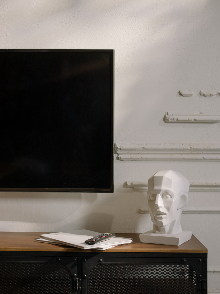 Creative and Trendy Ideas to Decorate a TV Wall | urdesignmag