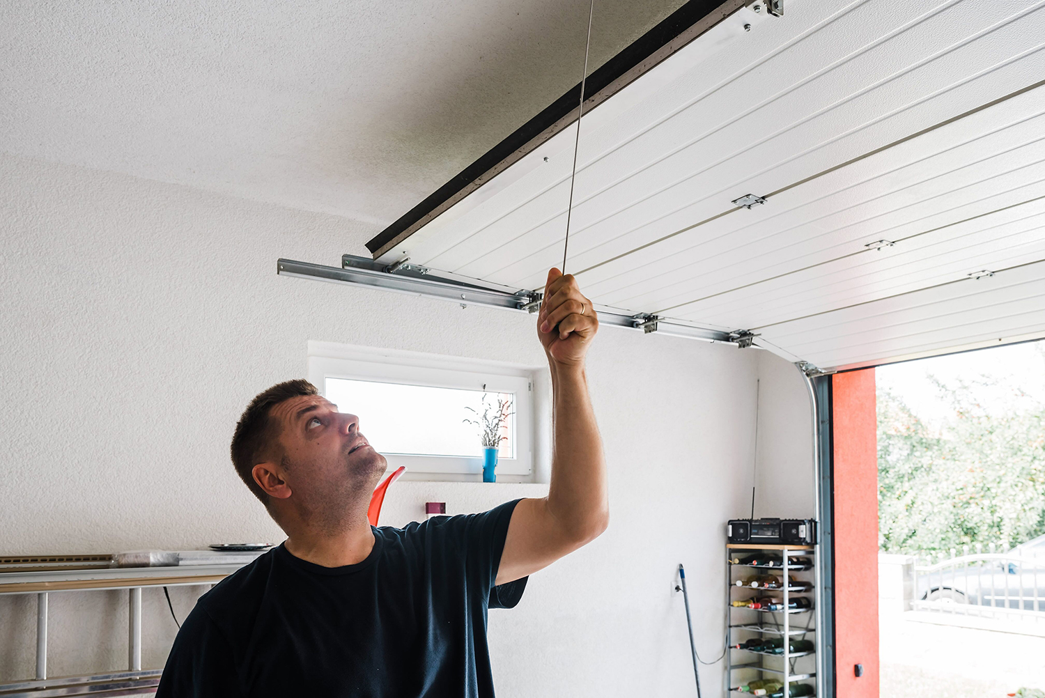 5 Signs You Need to Replace Your Garage Door