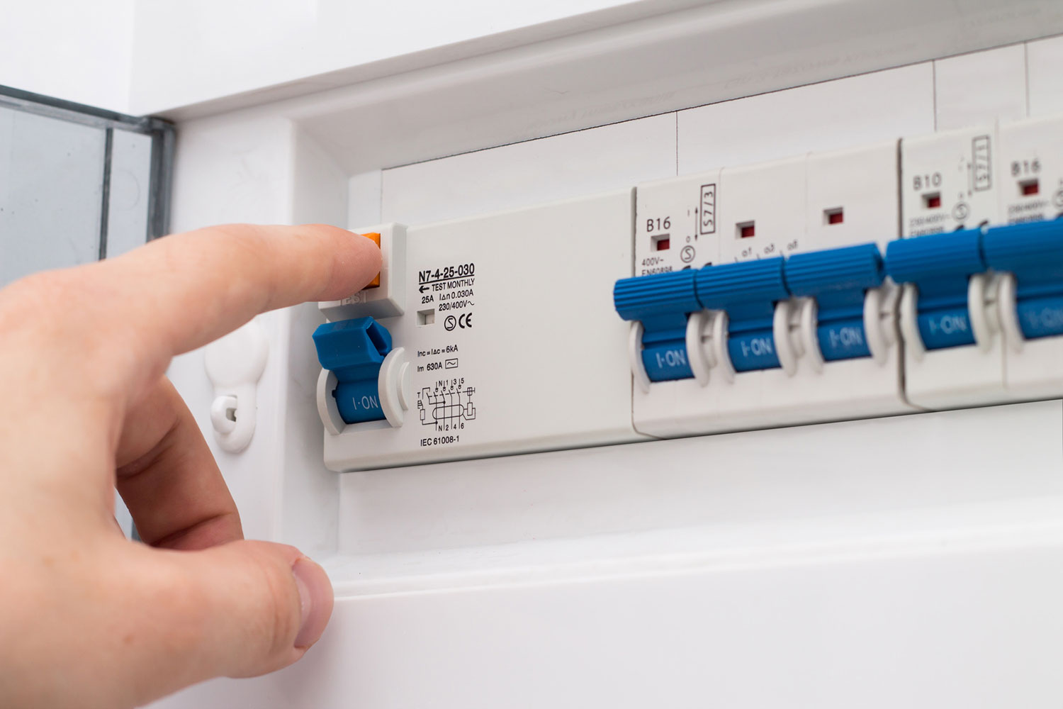 5 Steps To Take if Your Circuit Breaker Trips