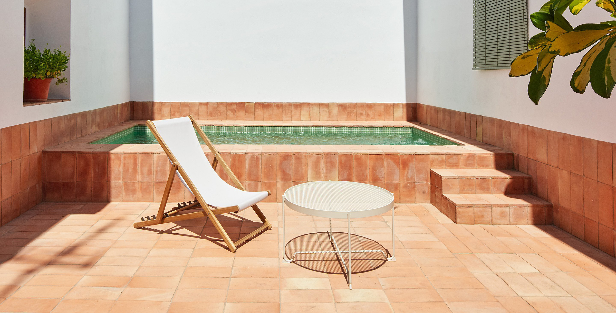 pool on the back in terracotta