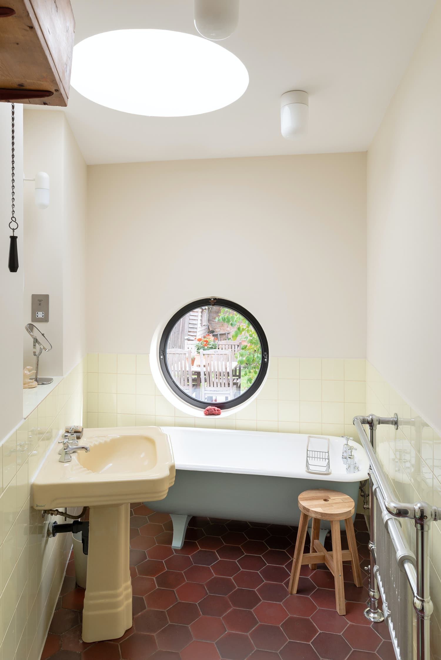 Bathroom with round window and skylight 