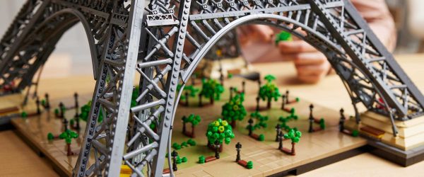 2022 LEGO Eiffel Tower set